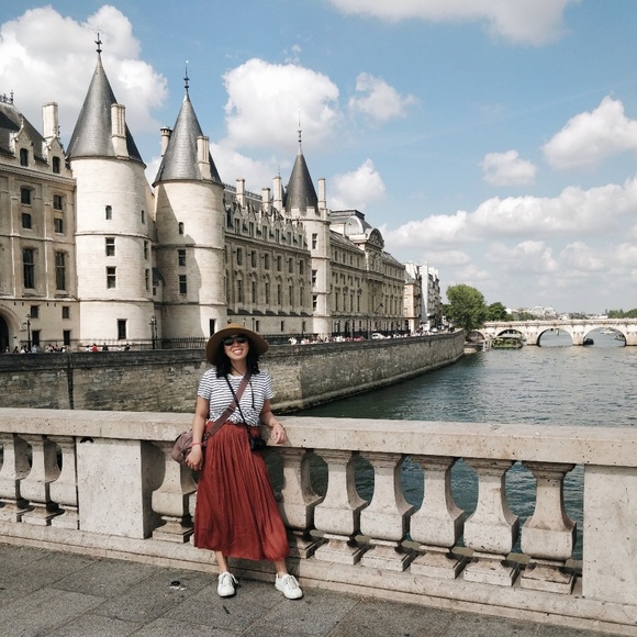 Meet your Posher, Amanda - Picture 2 of 2